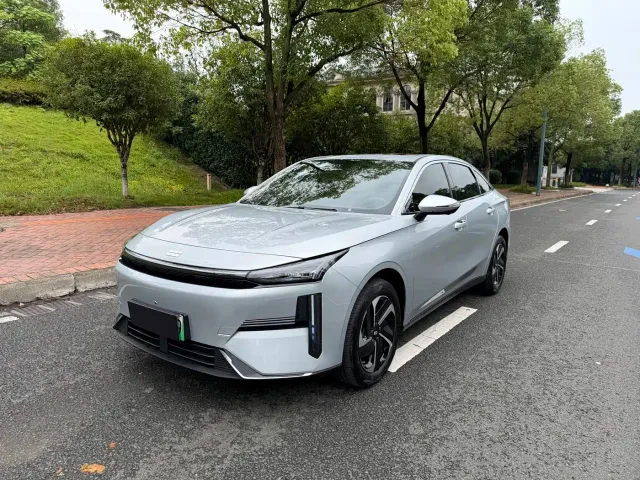 Фотография автомобиля — Geely Galaxy L6