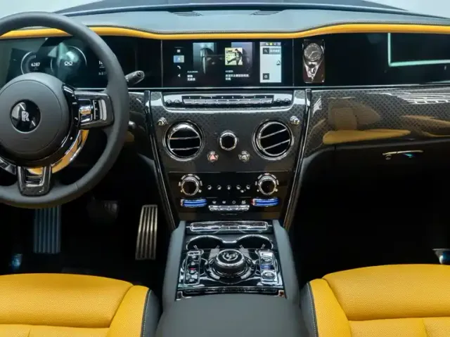 Rolls-Royce Cullinan — Фото автомобиля 11