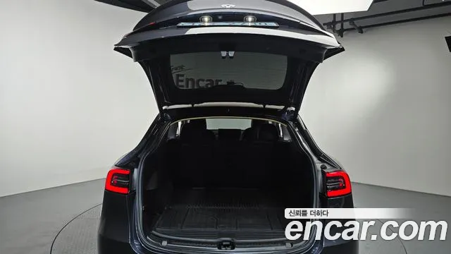 Tesla Model Y — Фото автомобиля 24