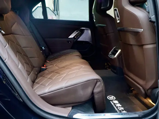 BMW 7 Series — Фото автомобиля 13