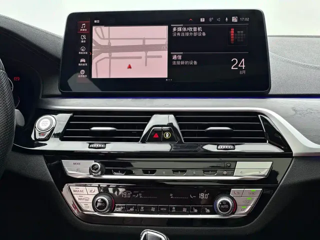 BMW 5 Series — Фото автомобиля 5