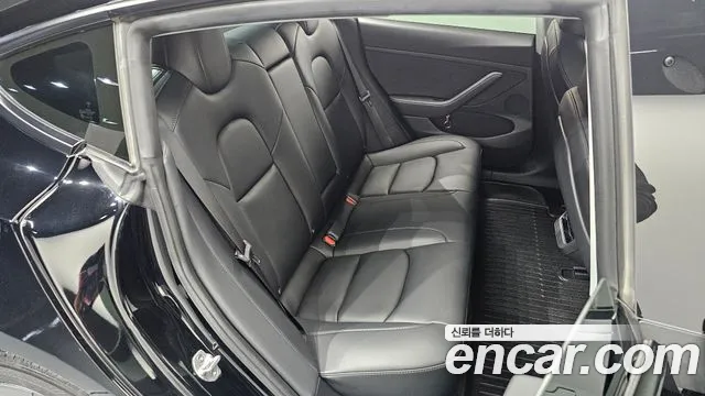 Tesla Model 3 — Фото автомобиля 11