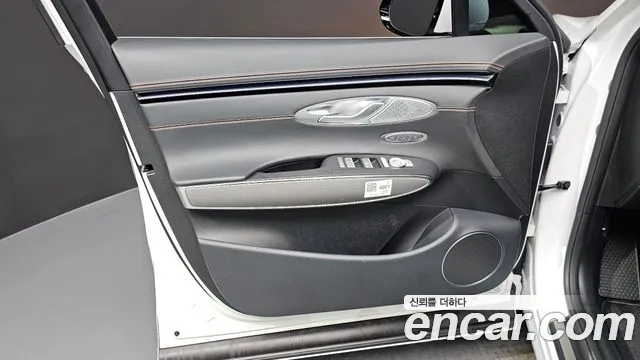 Genesis GV70 — Фото автомобиля 24
