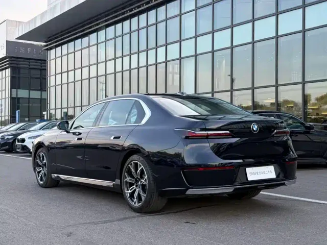 BMW 7 Series — Фото автомобиля 16