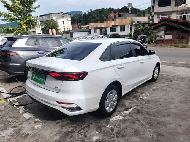 Geely Emgrand — Фото автомобиля 6
