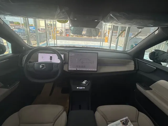 Volvo XC70 Plug-in Hybrid — Фото автомобиля 19