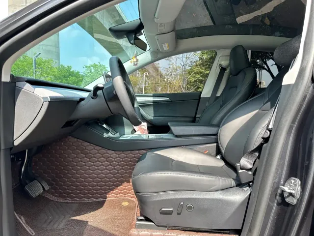Tesla Model Y — Фото автомобиля 5