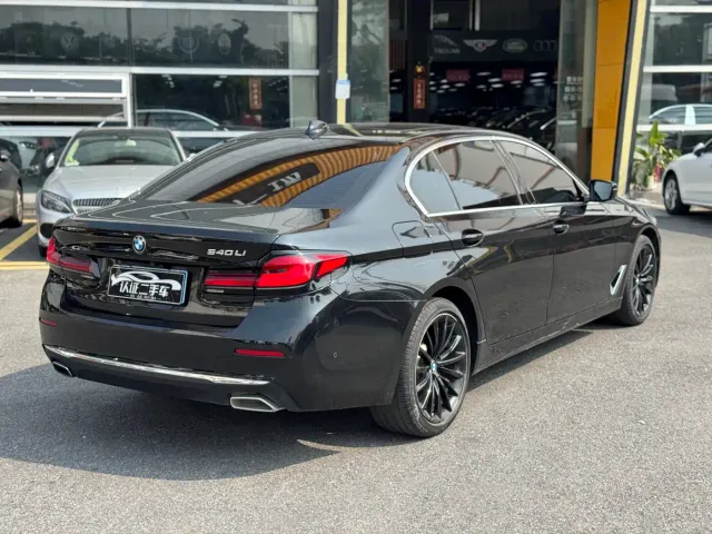 BMW 5 Series — Фото автомобиля 4
