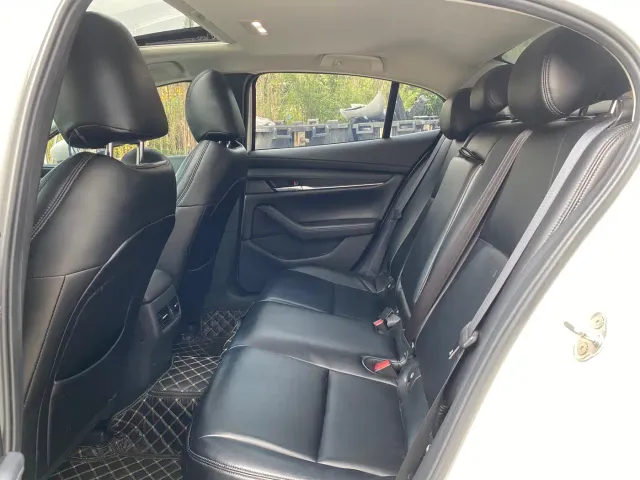 Mazda Axela — Фото автомобиля 6