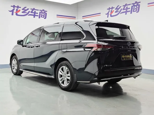 Toyota Sienna — Фото автомобиля 28