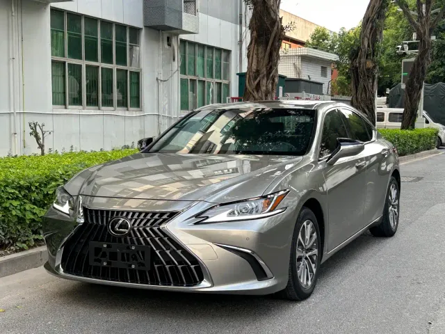 Lexus ES — Фото автомобиля 2