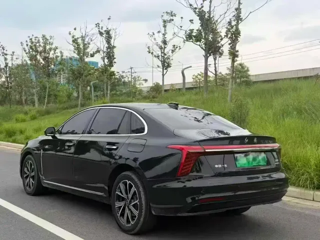 Hongqi H5 PHEV — Фото автомобиля 9