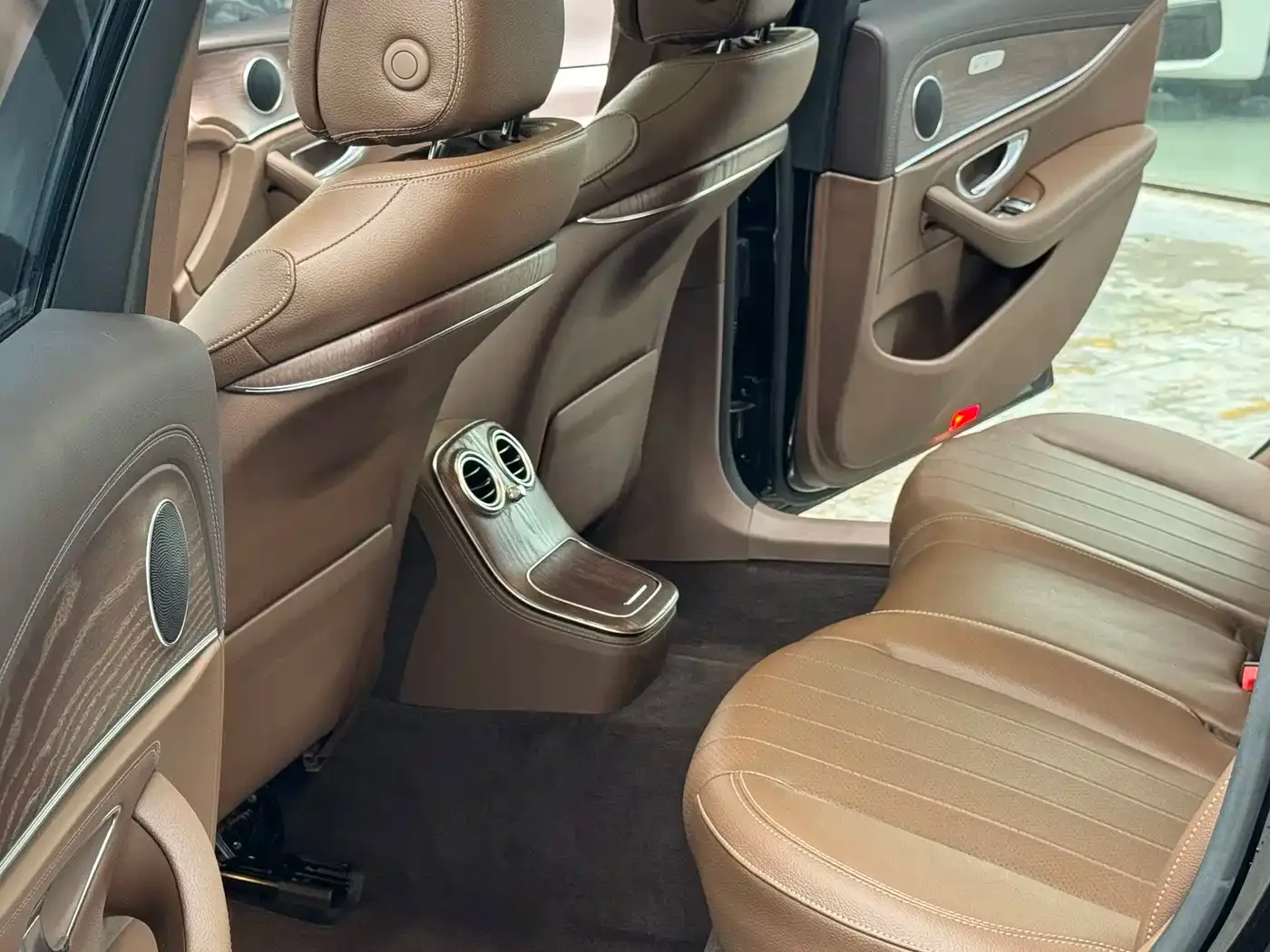 Mercedes-Benz Mercedes-Benz E-Class 2021 E 300 L Fashion — Фото автомобиля 15