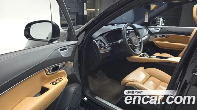 Volvo XC90 — Фото автомобиля 15