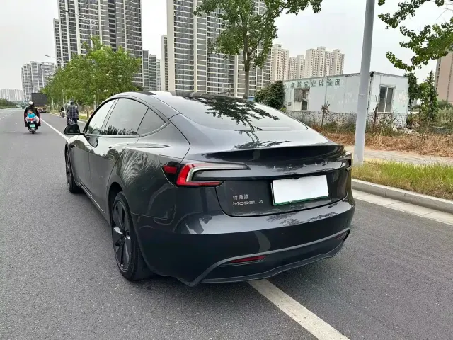 Tesla Model 3 — Фото автомобиля 7