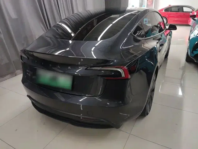 Tesla Model 3 — Фото автомобиля 6
