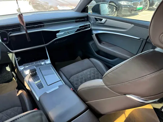 Audi A7L — Фото автомобиля 17
