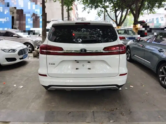 BYD Song — Фото автомобиля 5