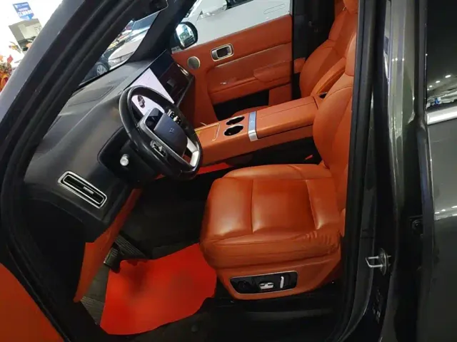 Li Auto L8 — Фото автомобиля 14