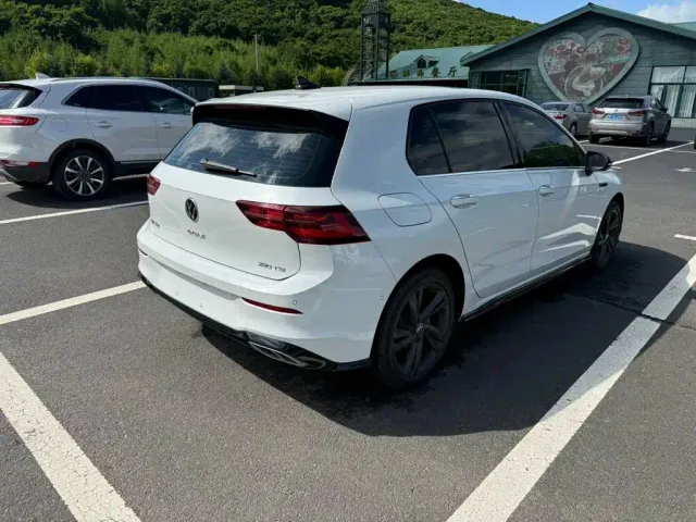 Volkswagen Golf — Фото автомобиля 16