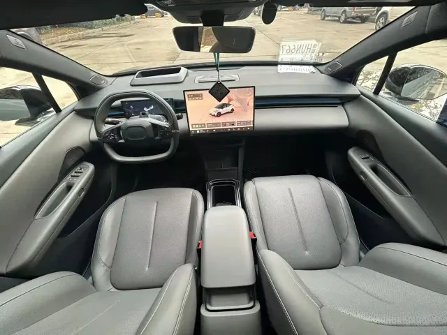 Lynk & Co Z20 — Фото автомобиля 12