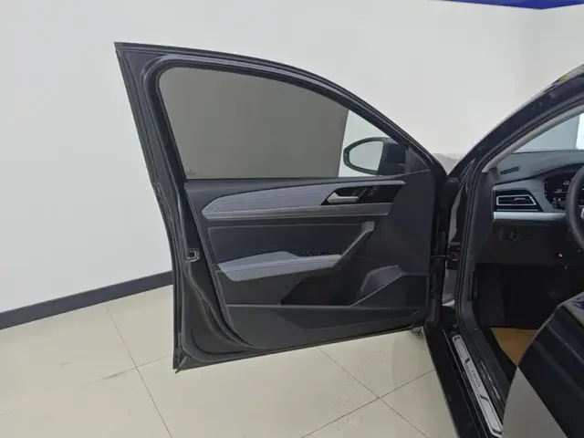 Volkswagen Lavida — Фото автомобиля 7
