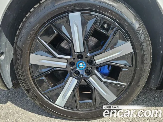BMW iX — Фото автомобиля 5