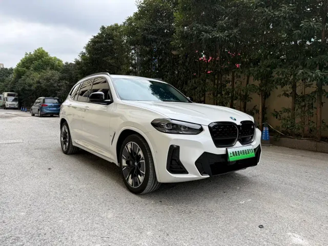 BMW iX3 — Фото автомобиля 3