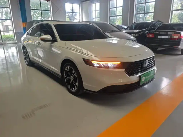 Honda Accord — Фото автомобиля 3