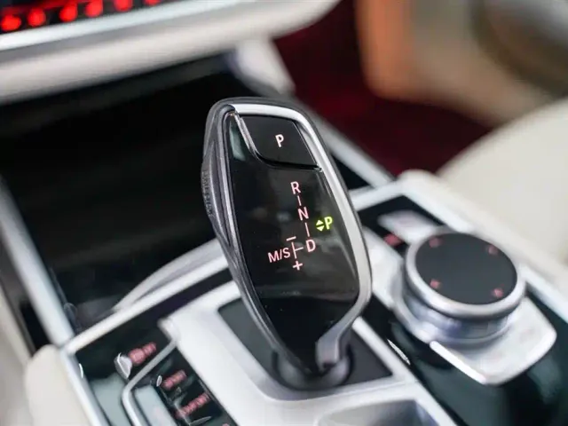 BMW 7 Series — Фото автомобиля 20