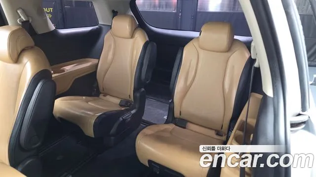 Kia Carnival — Фото автомобиля 19