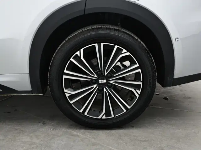 Geely Galaxy Starship 7 EM-i — Фото автомобиля 9