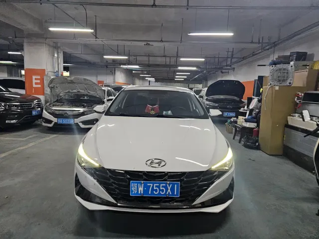 Hyundai Elantra — Фото автомобиля 2