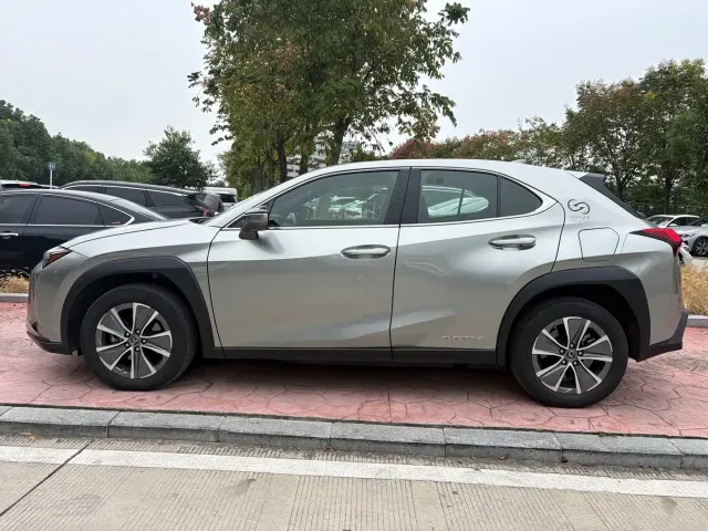 Lexus Lexus UX Electric 2020 300e Pure Enjoyment Edition — Фото автомобиля 5