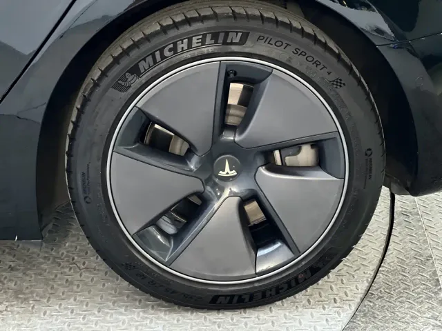 Tesla Model 3 — Фото автомобиля 23