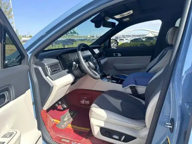 Li Auto ONE — Фото автомобиля 5