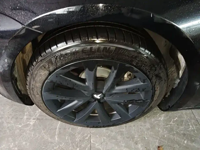 Tesla Model 3 — Фото автомобиля 22