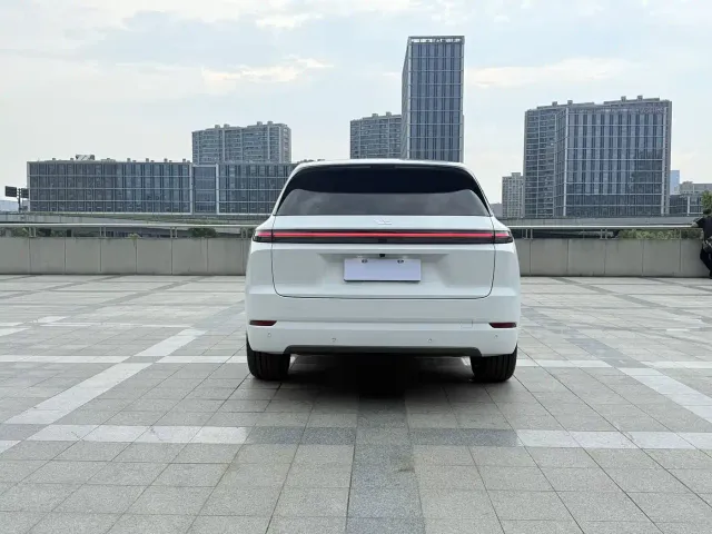 Li Auto L7 — Фото автомобиля 6