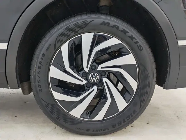 Volkswagen Tiguan L — Фото автомобиля 16