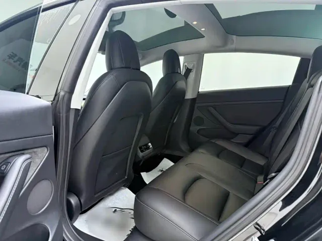 Tesla Model 3 — Фото автомобиля 9