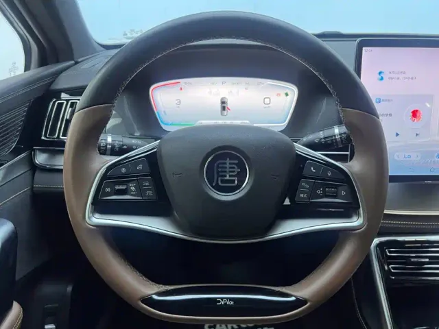 BYD Tang — Фото автомобиля 21