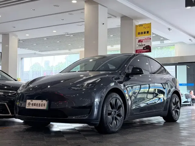 Фотография автомобиля — Tesla Model Y