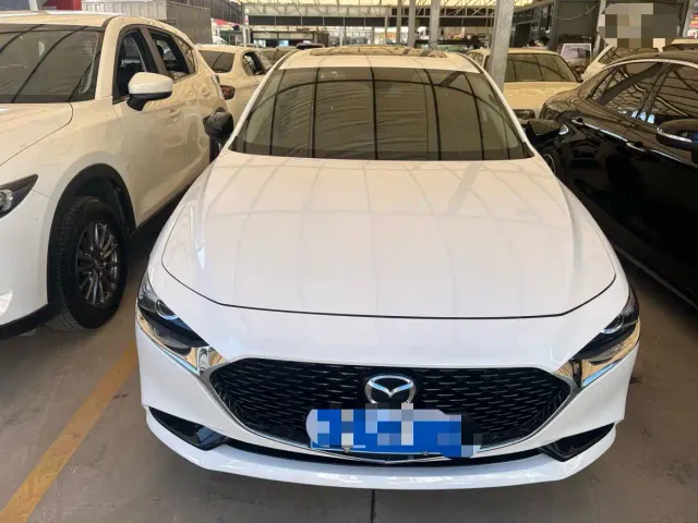 Mazda Axela — Фото автомобиля 3