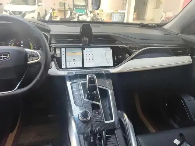 Geely Boyue — Фото автомобиля 17