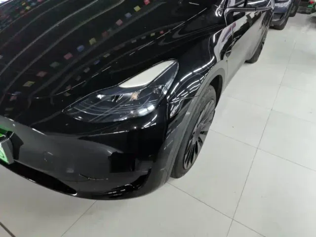 Tesla Model Y — Фото автомобиля 23