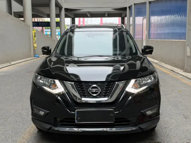 Nissan X-Trail — Фото автомобиля 2