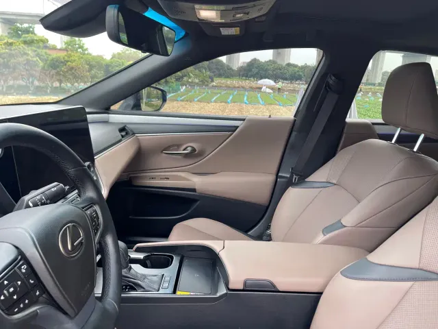 Lexus ES — Фото автомобиля 19