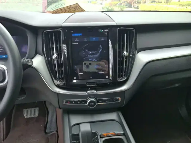 Volvo XC60 — Фото автомобиля 12