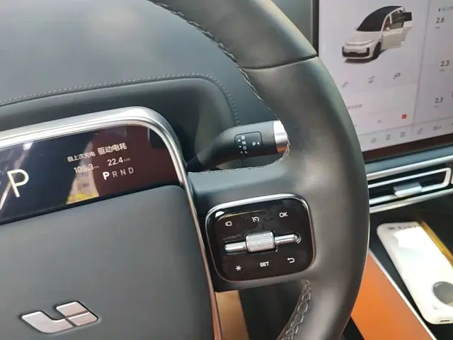 Li Auto L7 — Фото автомобиля 10