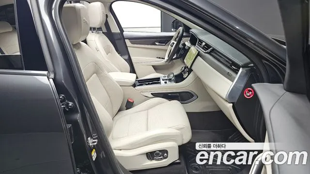 Jaguar F-Pace — Фото автомобиля 15